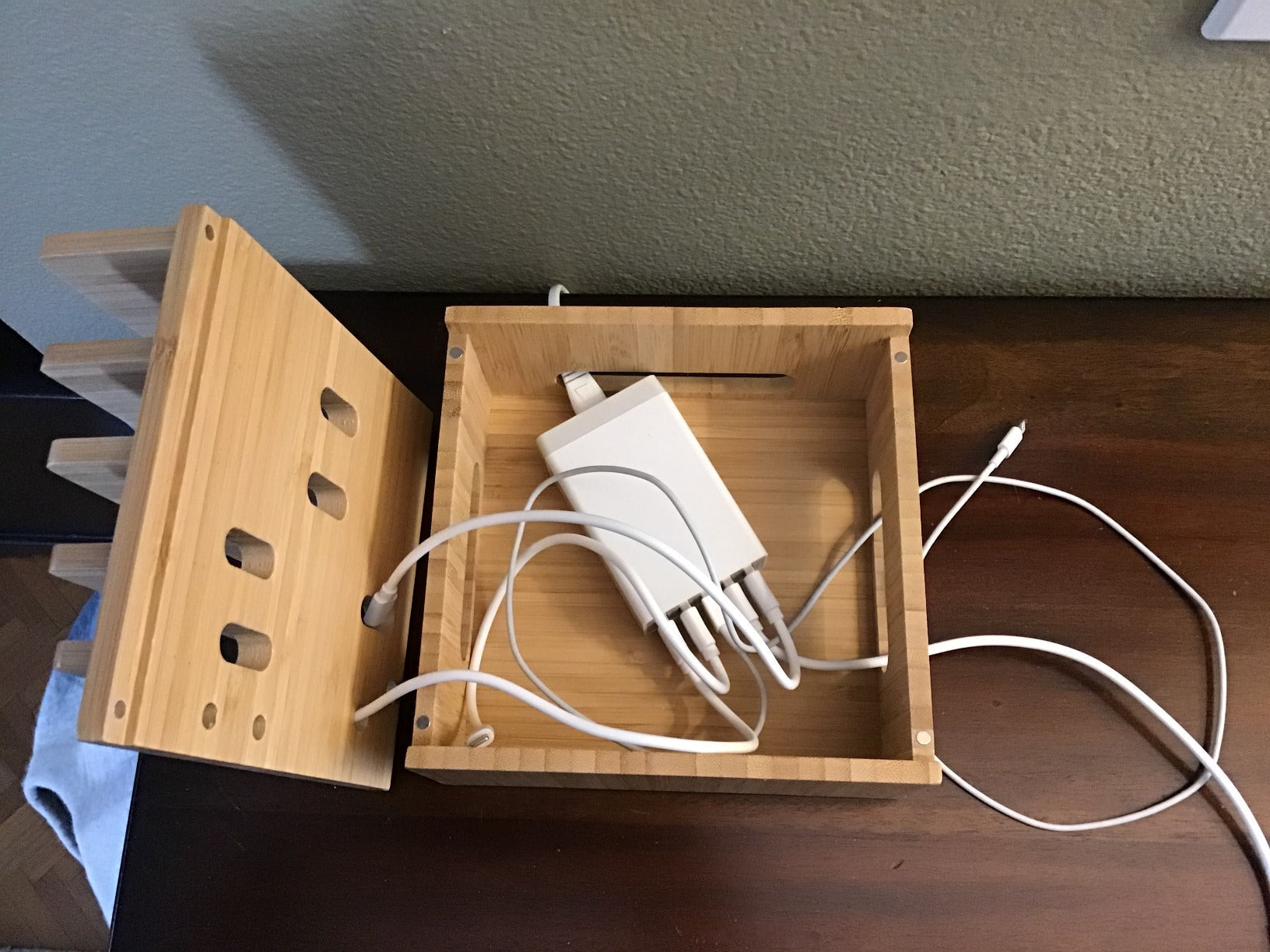 Maliben | Tekavo Chargedock Charging Station Made Of Bamboo | 5-Port Usb & Organizer | For Smartphone, Tablet & Smartwatch | Incl. Cable Set