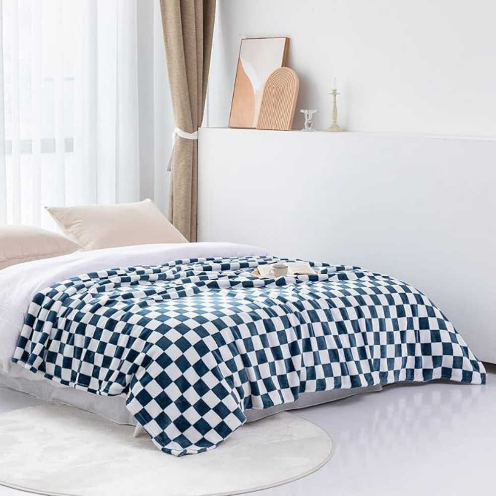 Maliben Stylish blanket in checkered pattern for your home