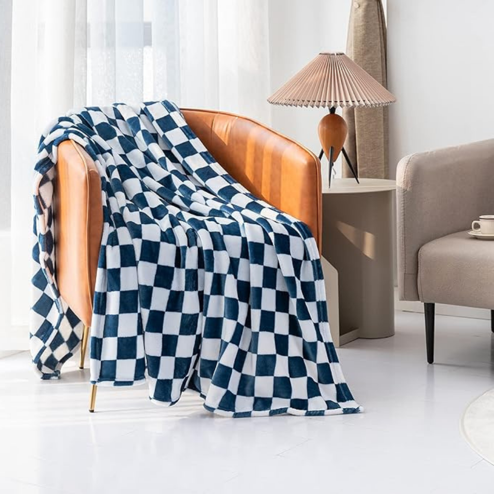 Maliben Stylish blanket in checkered pattern for your home