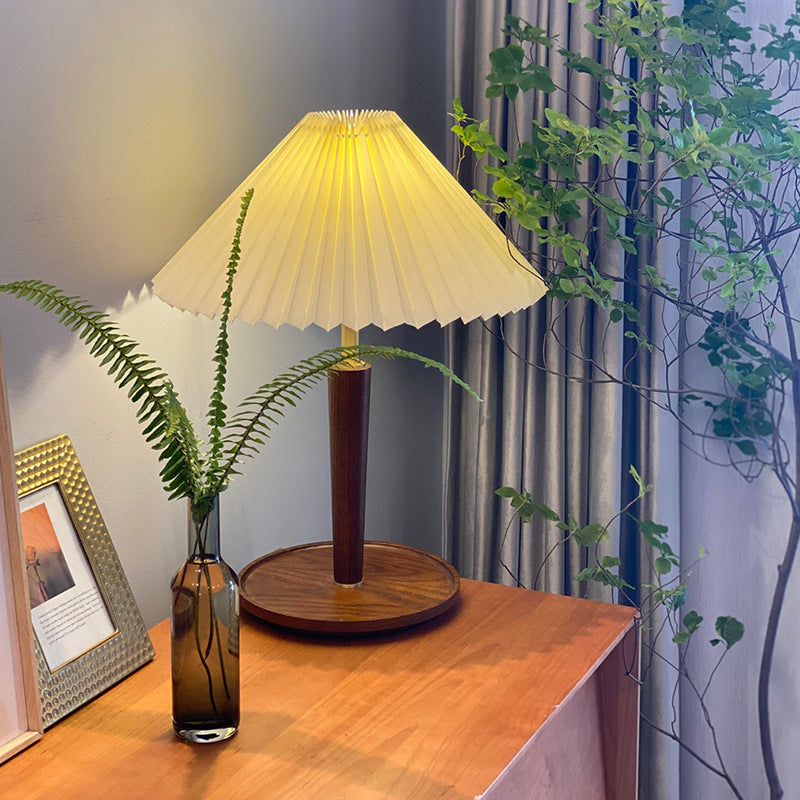 Maliben | Elegant Vintage Woodly Table Lamp - Table Lamp With Pleated Design