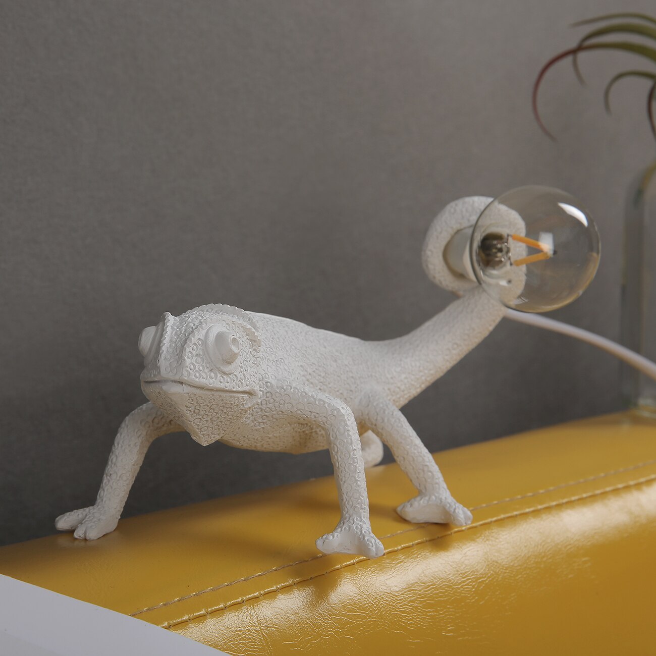 Maliben | Resin Lizard Table Lamp - Elegant Lizard Table Lamp Made Of Resin For Modern Interior