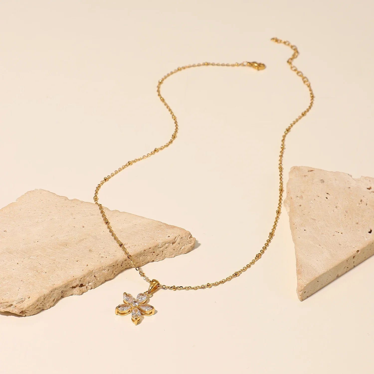 Maliben | 18k Diamond Five Petal Flower Necklace