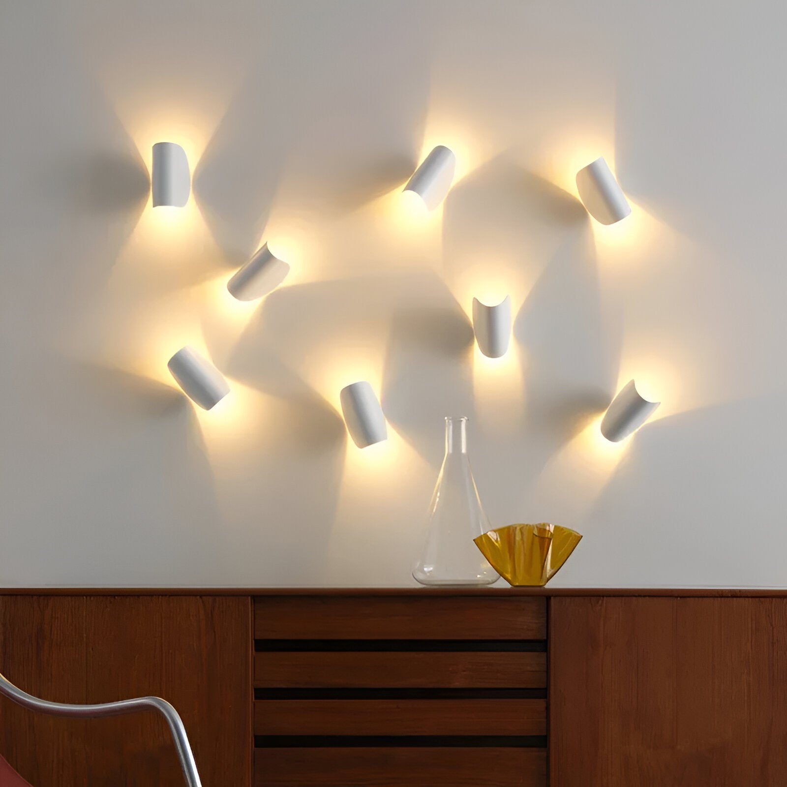 Maliben | Swivel Metal Wall Lamp With Curved Design, Ideal For Any Room