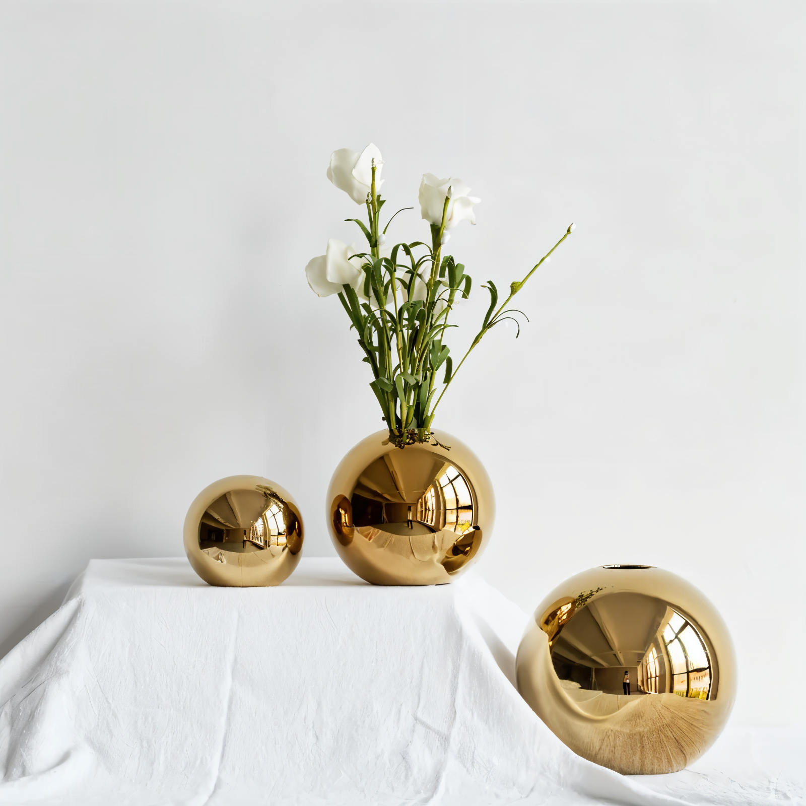 Maliben | Ceramic Vase Aurelia Gold | Round Shape With Gloss Finish | Timelessly Elegant & Versatile | For Flowers & Decor