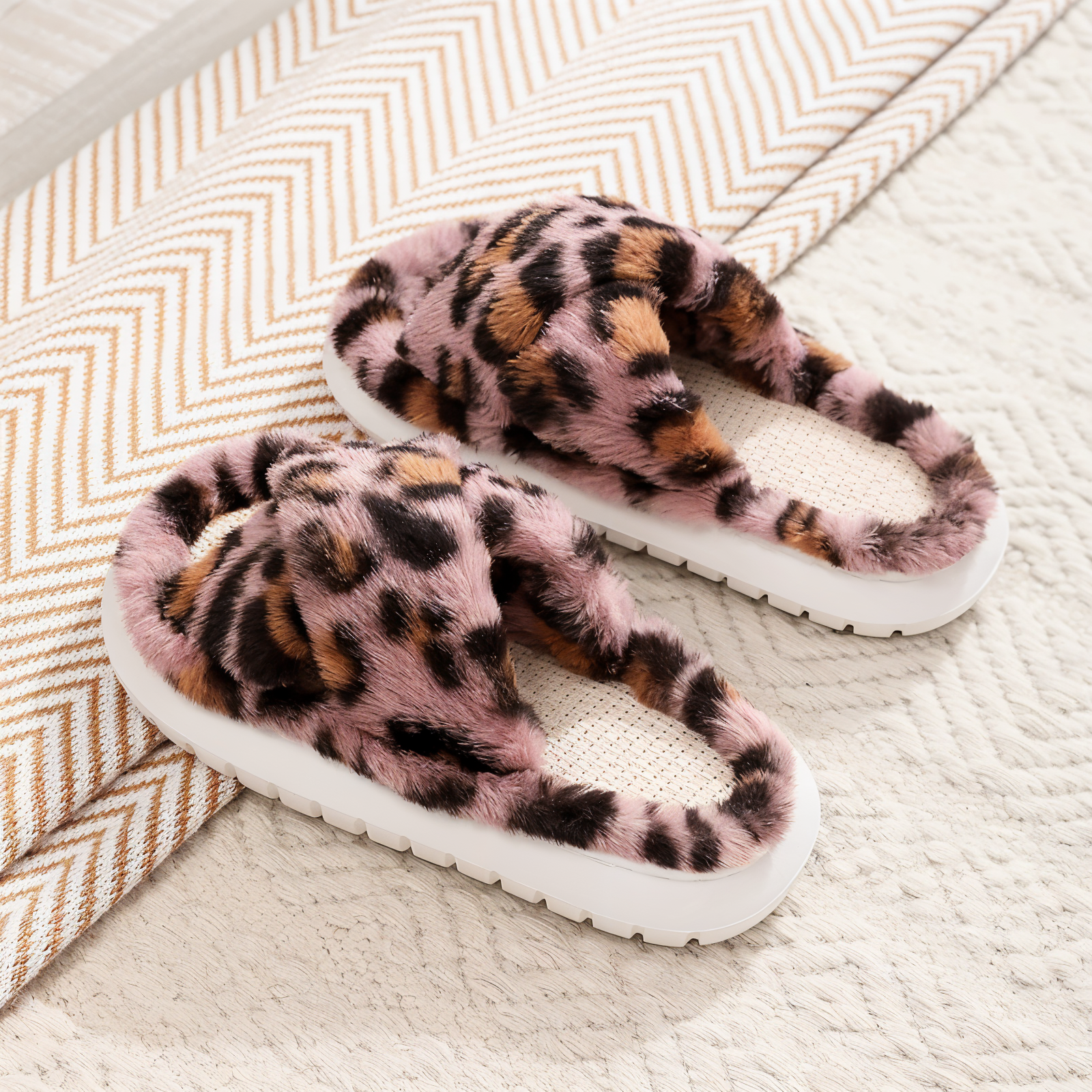 Maliben | Sofie - Lined slippers made of plush with cross band