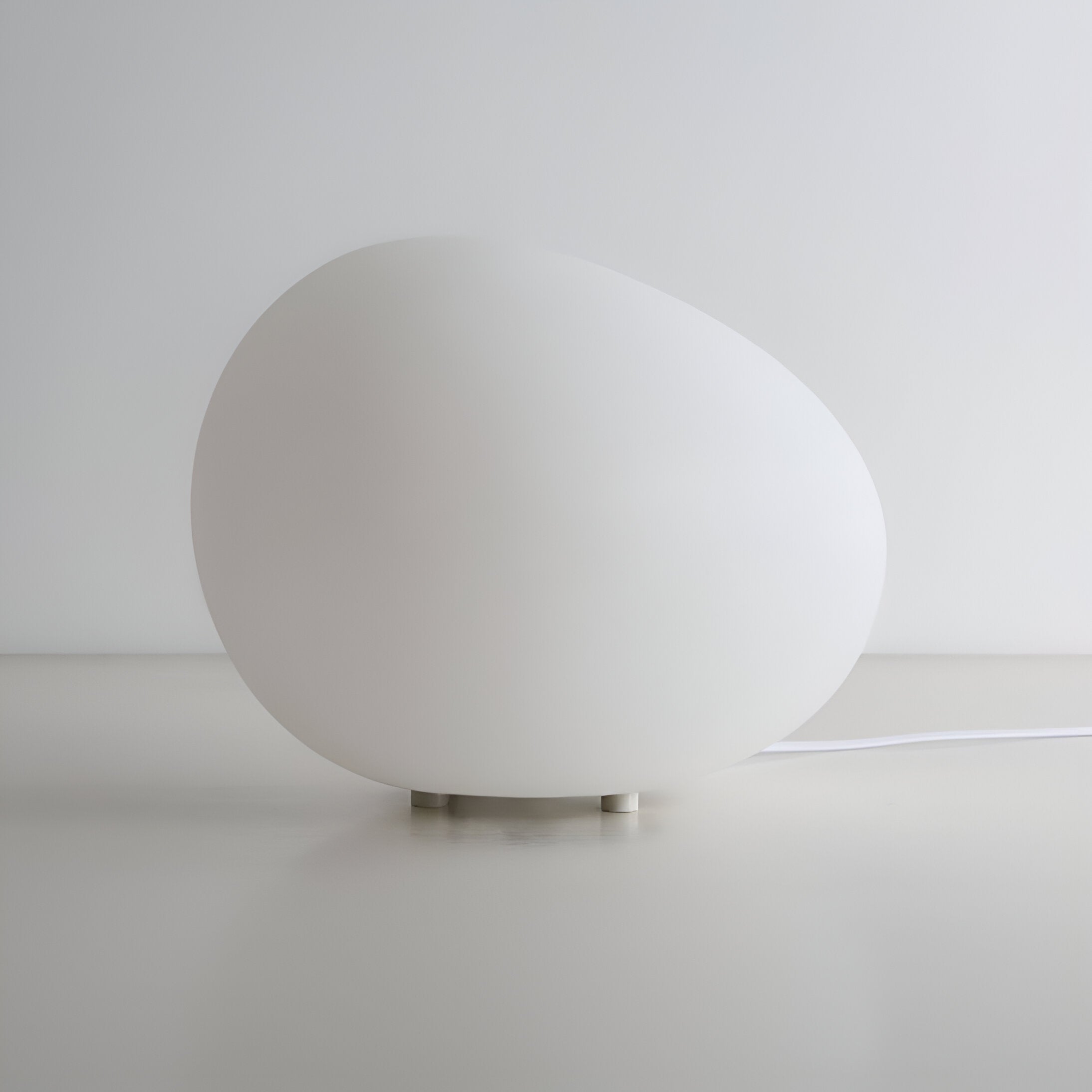 Maliben | Round Metal Table Lamp In Scandinavian Design