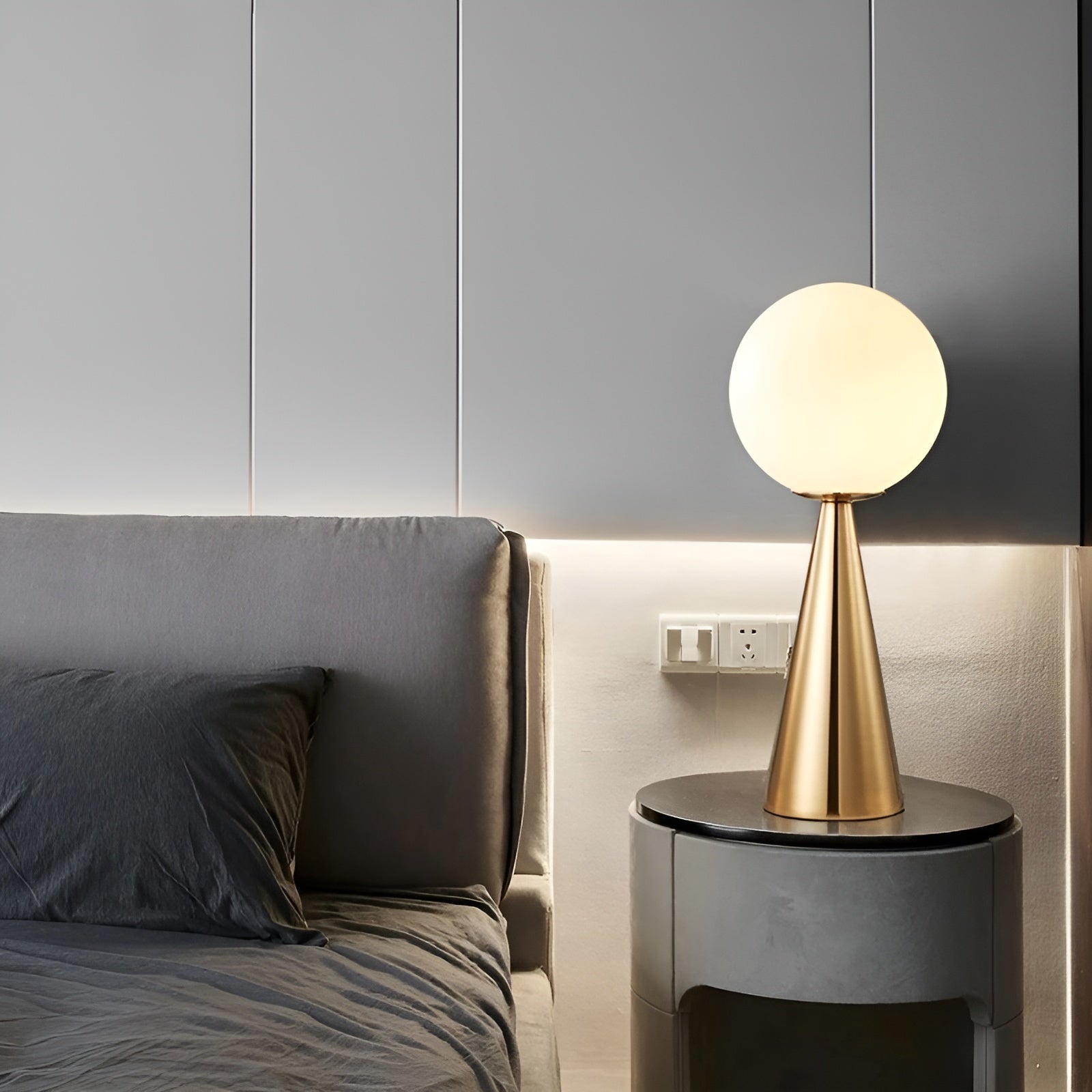 Maliben | Elegant Golden Table Lamp - Luxurious Lighting For Your Interior
