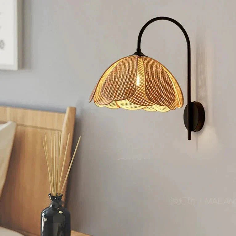 Maliben | Lumaflora - Elegant Rattan Wall Lamp - Warm Floral Ambiance