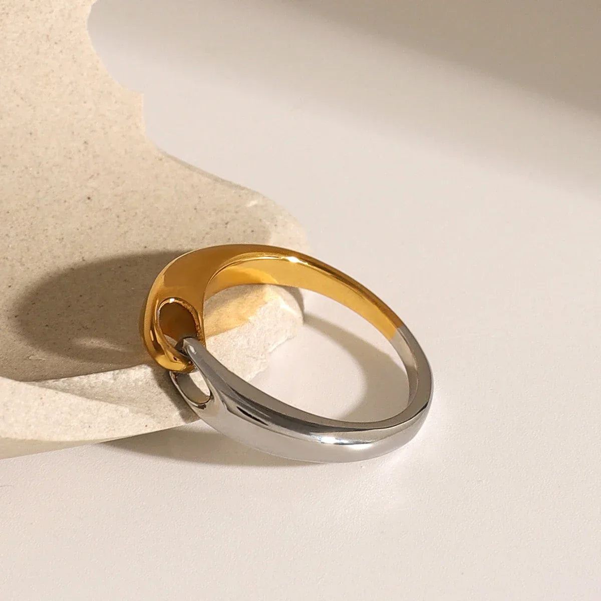 Maliben | Elegant Two Tone Buckle Link Ring