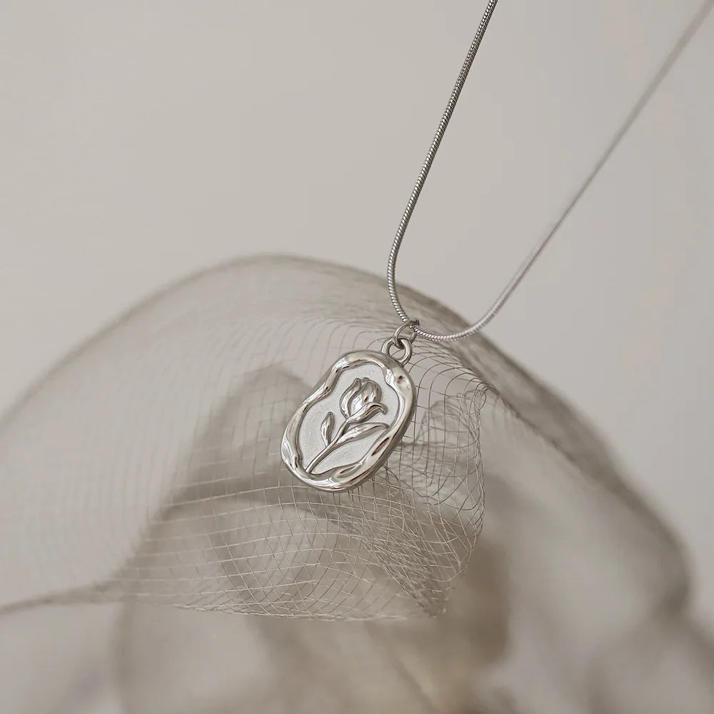 Maliben | Feminine Tulip Floral Pendant Necklace