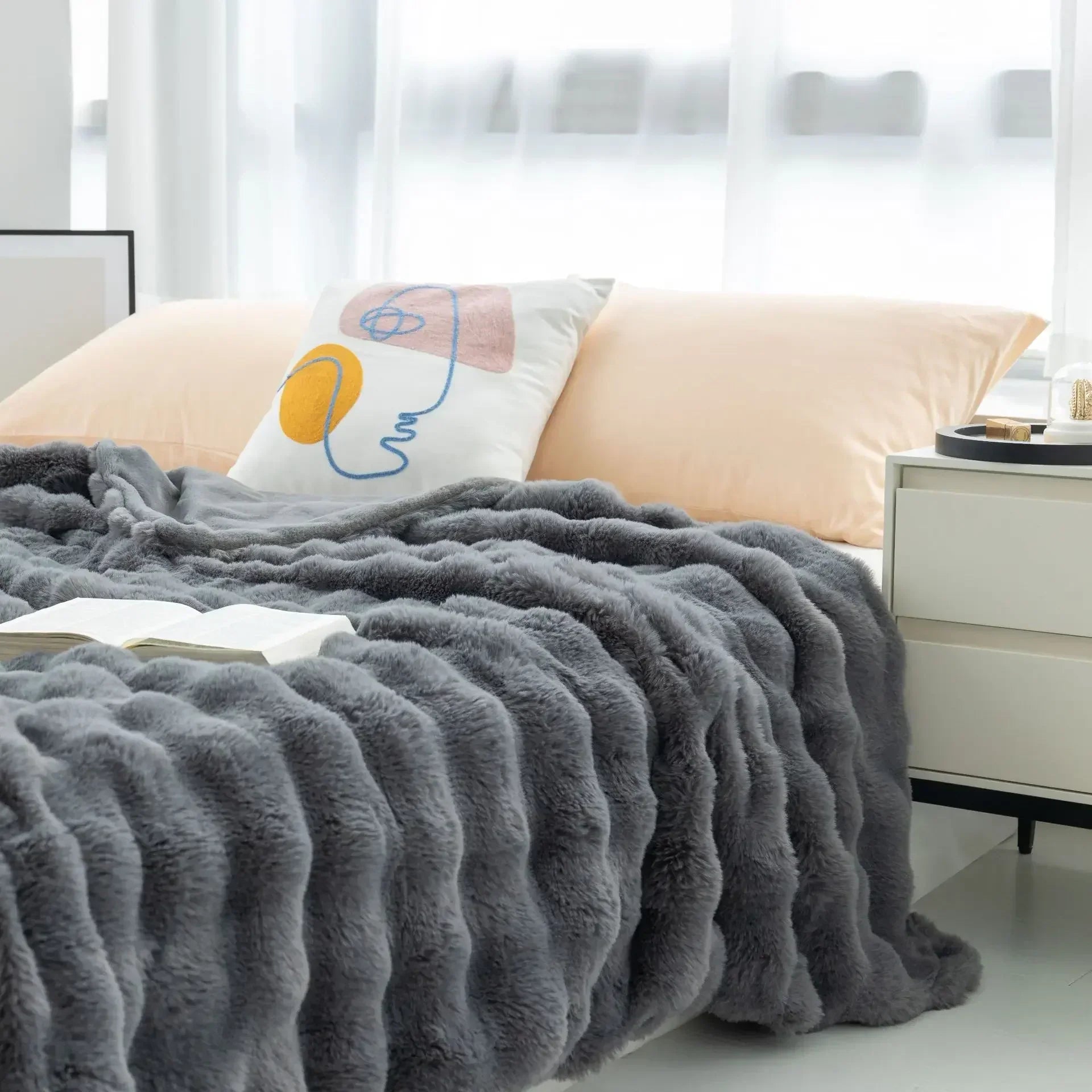 Maliben PlushCozy — Faux Fur Winter Blanket