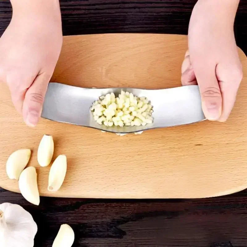 Maliben | Knobipro Garlic Press | Manual | Stainless Steel | Robust Design & Easy Handling | 19 × 4 Cm