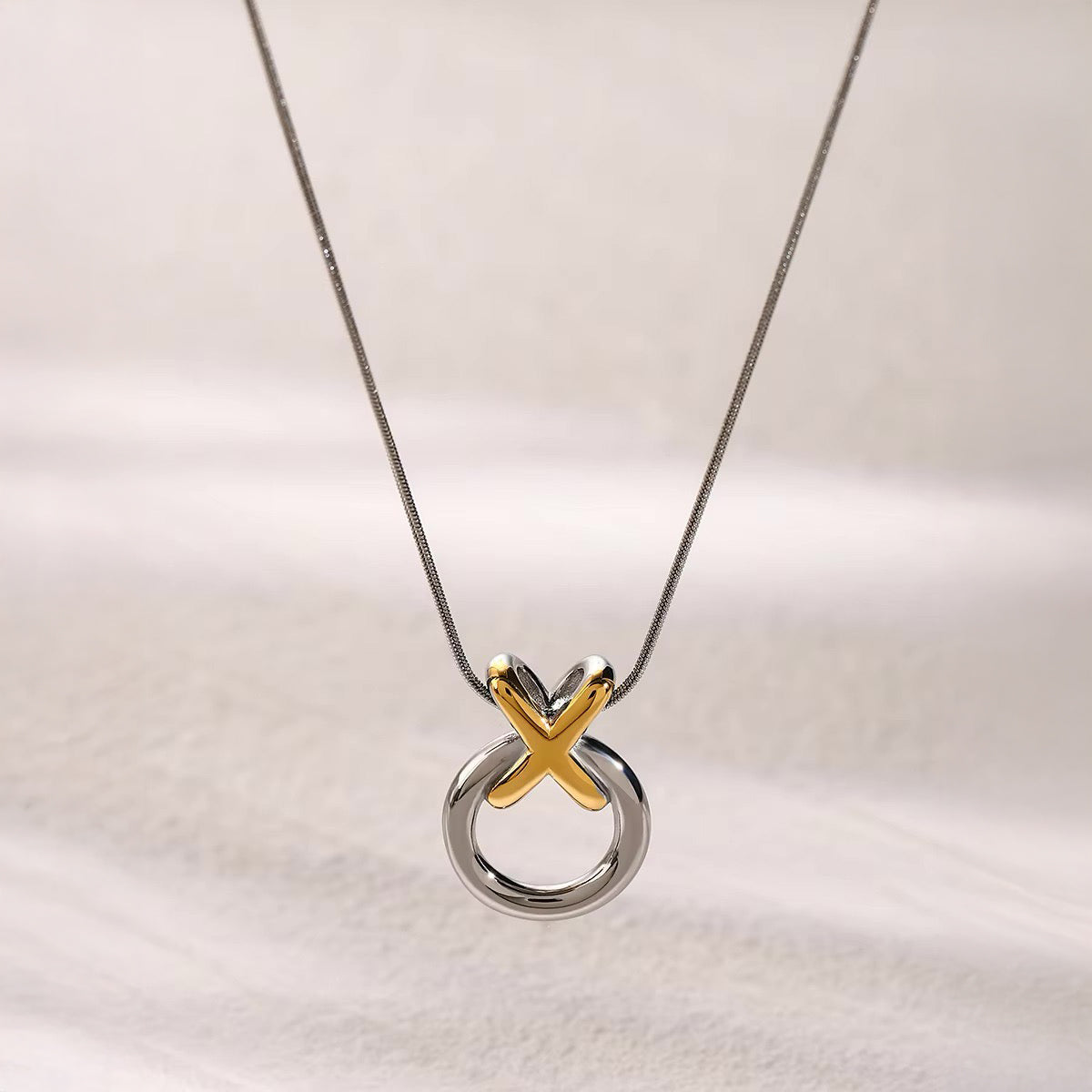 Maliben | Elegant Xo Interlaced Necklace