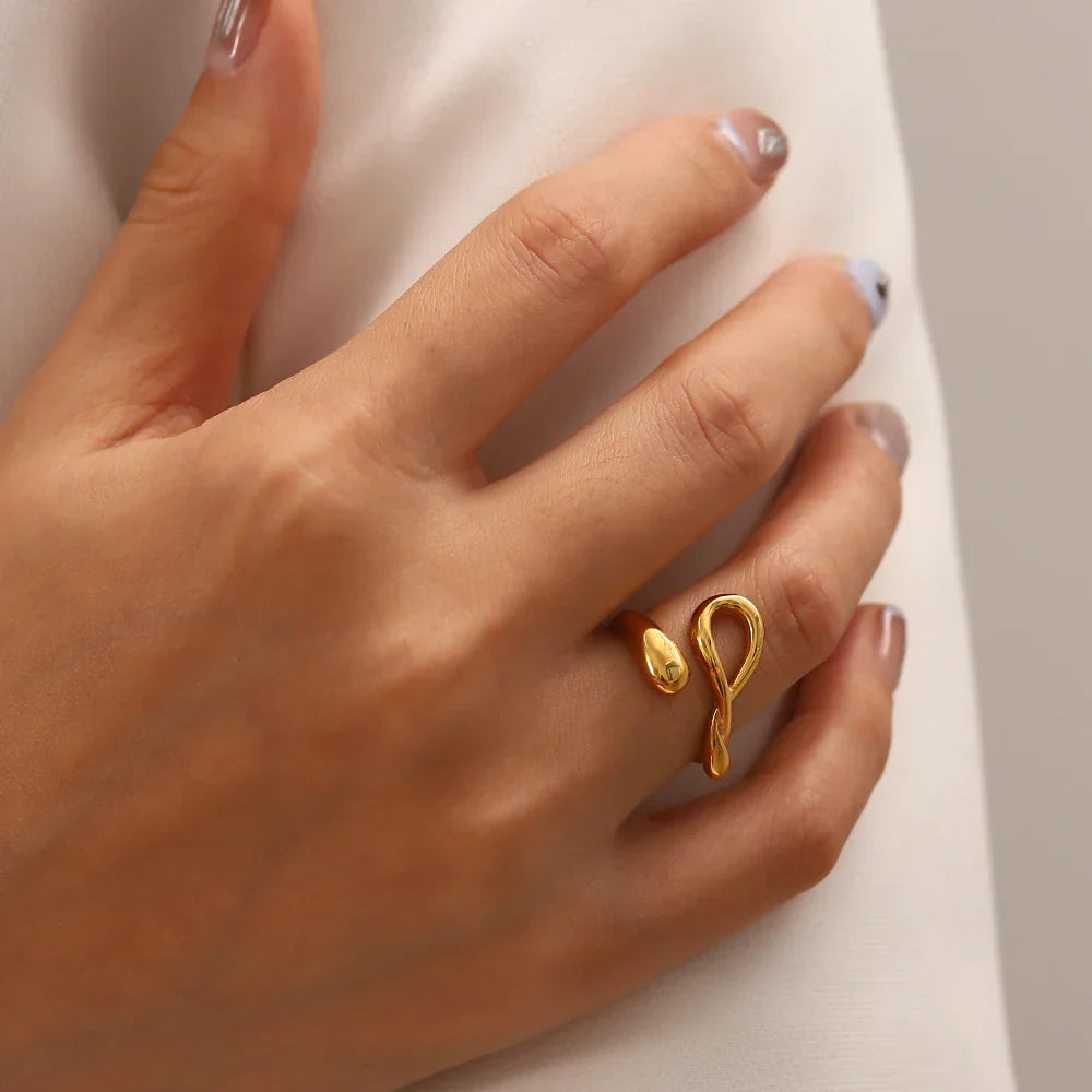Maliben | 18k Curved Elegance Ring