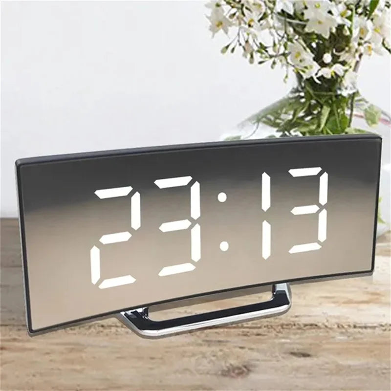 Maliben | LED curved screen digital alarm clock with USB charging
