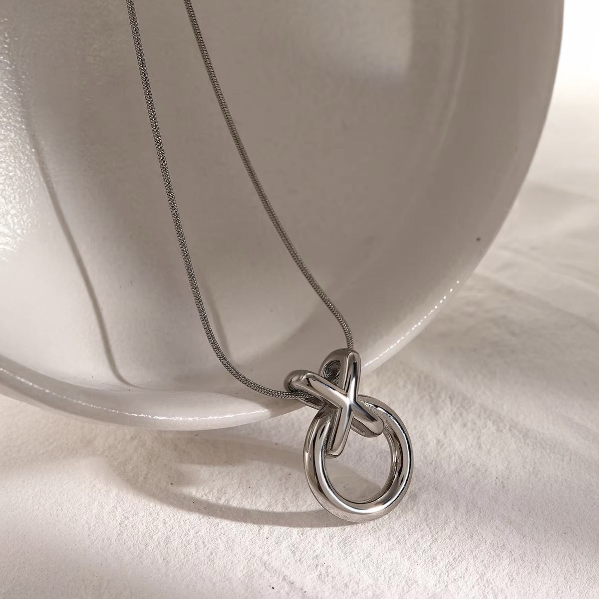 Maliben | Elegant Xo Interlaced Necklace