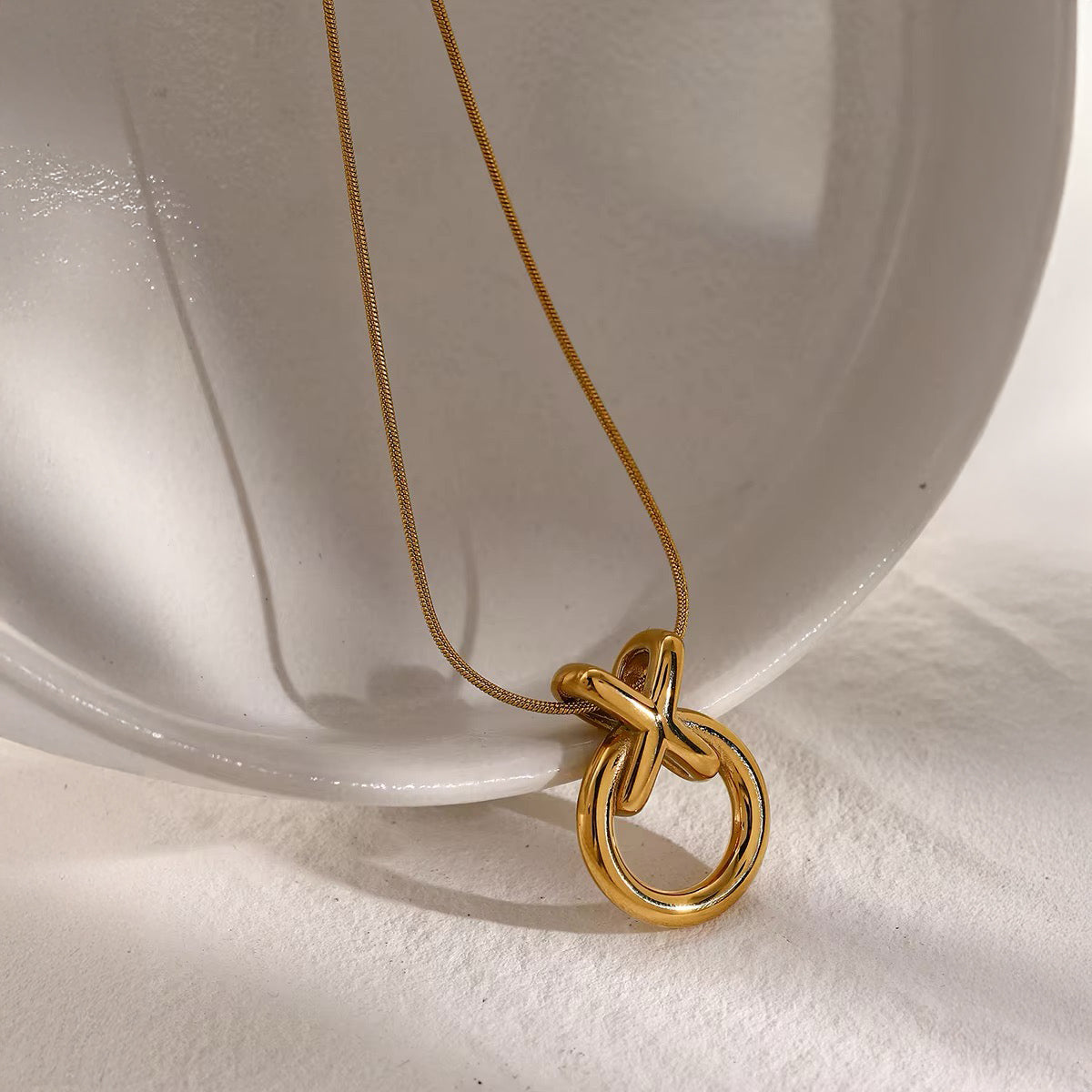 Maliben | Elegant Xo Interlaced Necklace