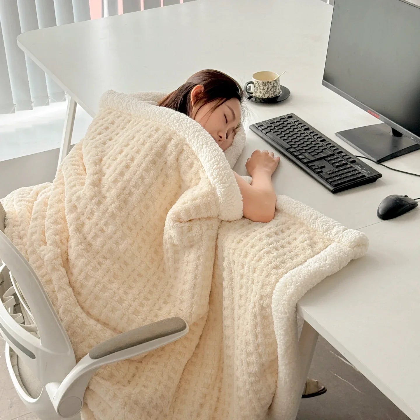 Maliben | Winter Dream Blanket – Double Layer Fleece Blanket With Lambswool Look | Ultra Warm, Soft & Skin Friendly | For Sofa, Bed & Cold Winter Days