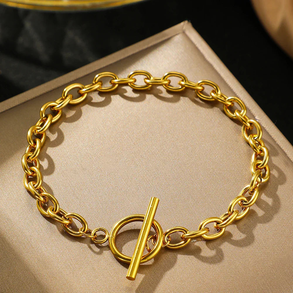 Maliben | Classy Paperclip Circle Bar Clasp Bracelet
