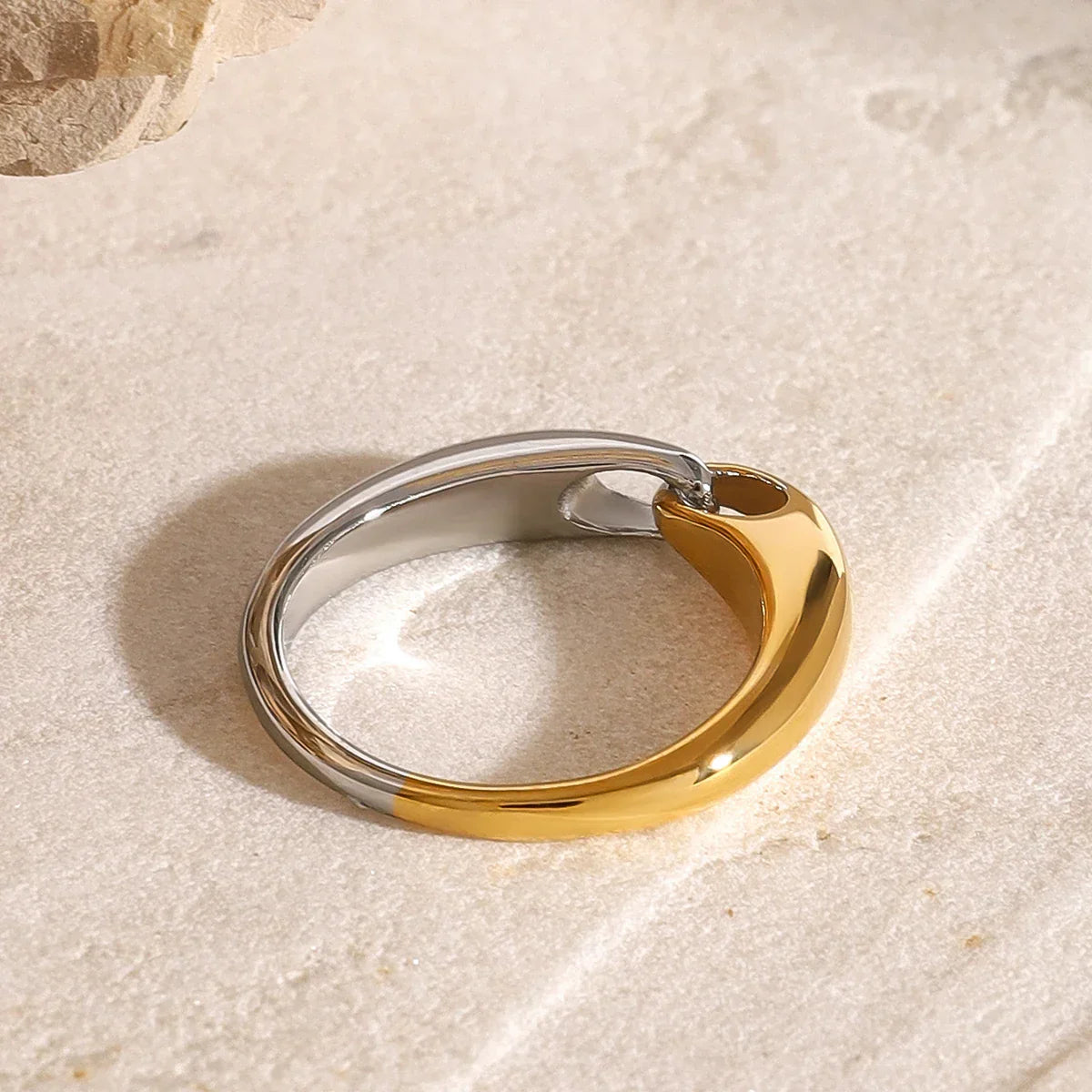 Maliben | Elegant Two Tone Buckle Link Ring