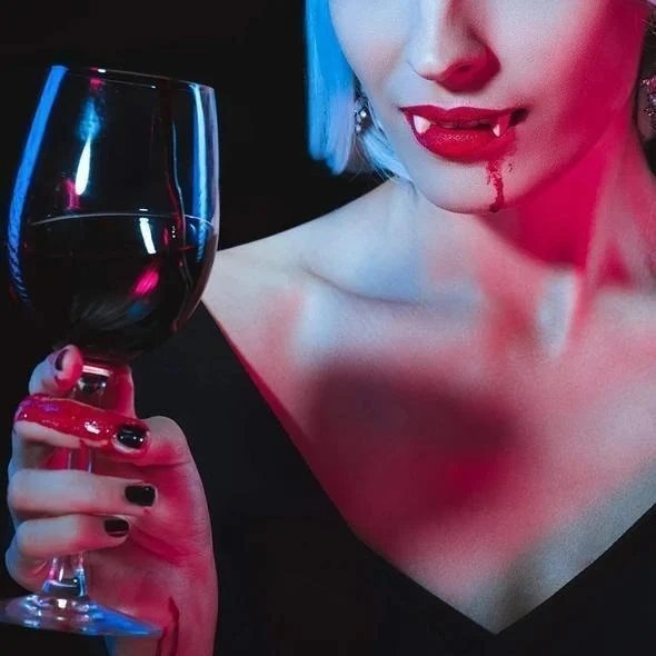 Maliben | Automatic Retractable Vampire Fangs
