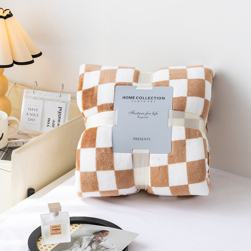 Maliben Stylish blanket in checkered pattern for your home