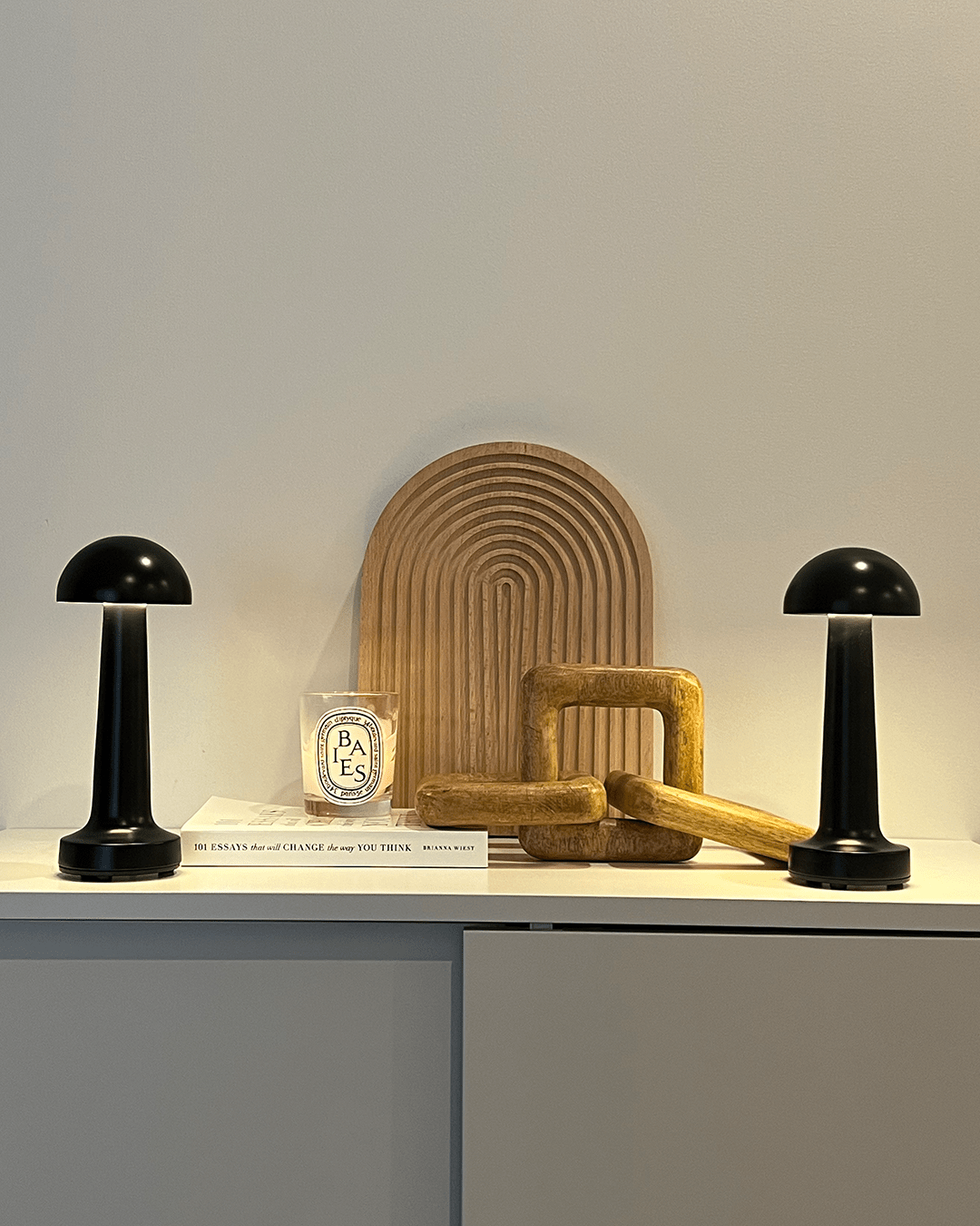 Maliben | Mantaglow Table Lamp - Stylish Table Lamp For Luxury Interiors