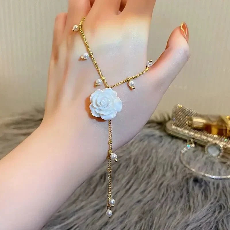 Maliben | Blanc La Floral Necklace