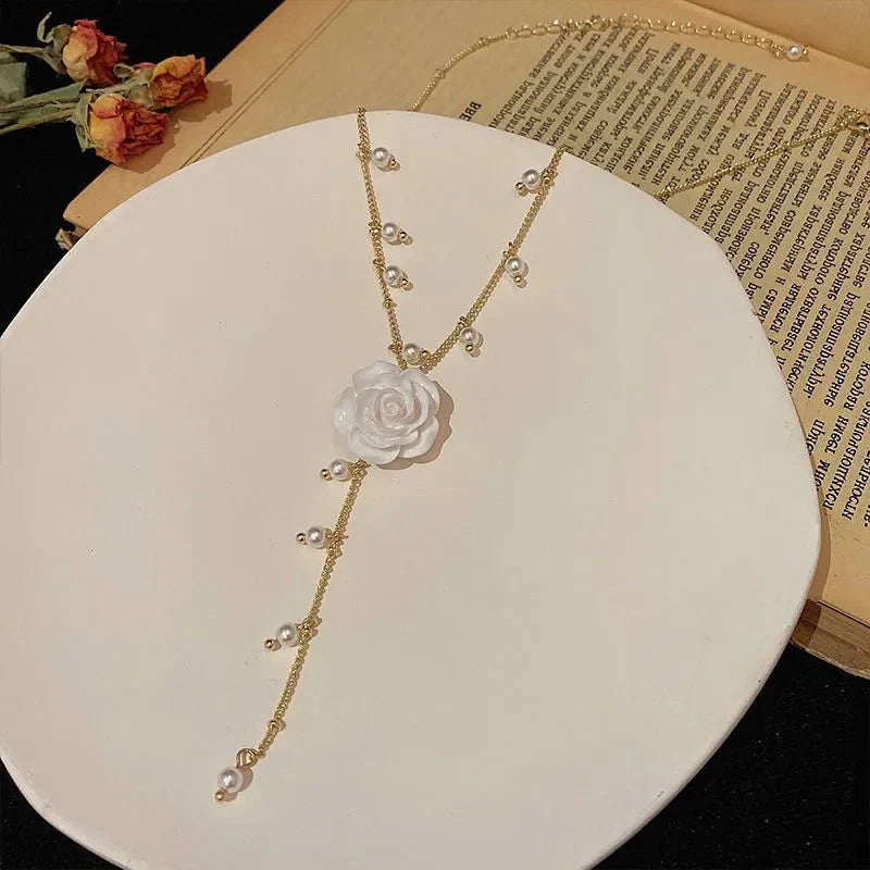Maliben | Blanc La Floral Necklace