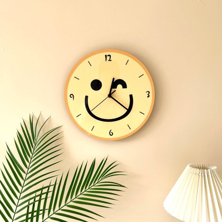 Maliben | Wall clock with yellow smiley cartoon