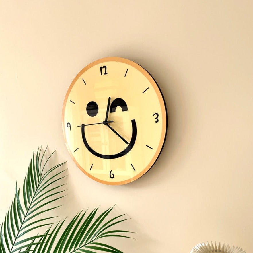 Maliben | Wall clock with yellow smiley cartoon