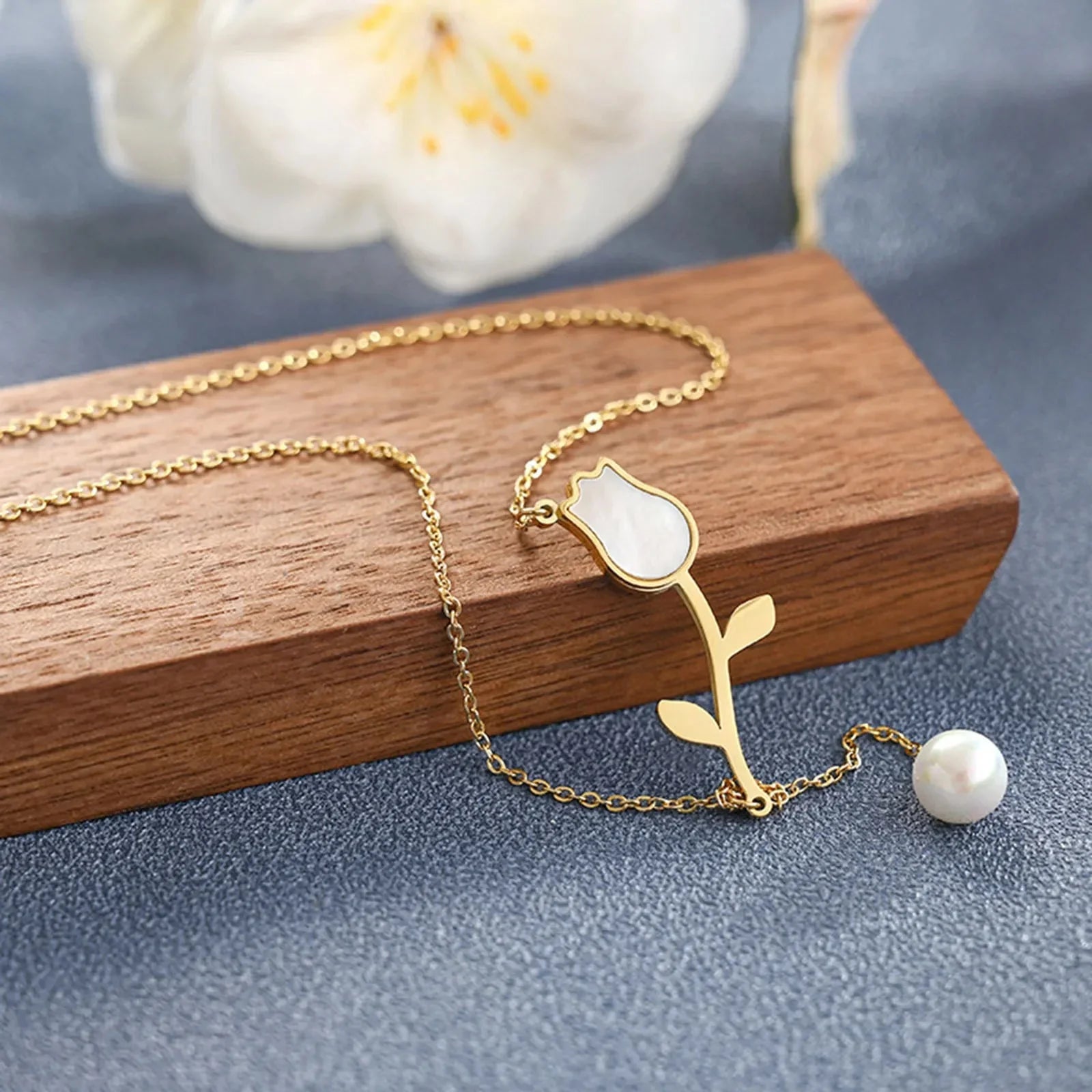 Maliben | Dainty Tulip Pearl Tassel Necklace