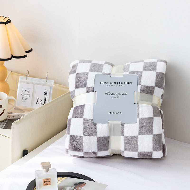 Maliben Stylish blanket in checkered pattern for your home