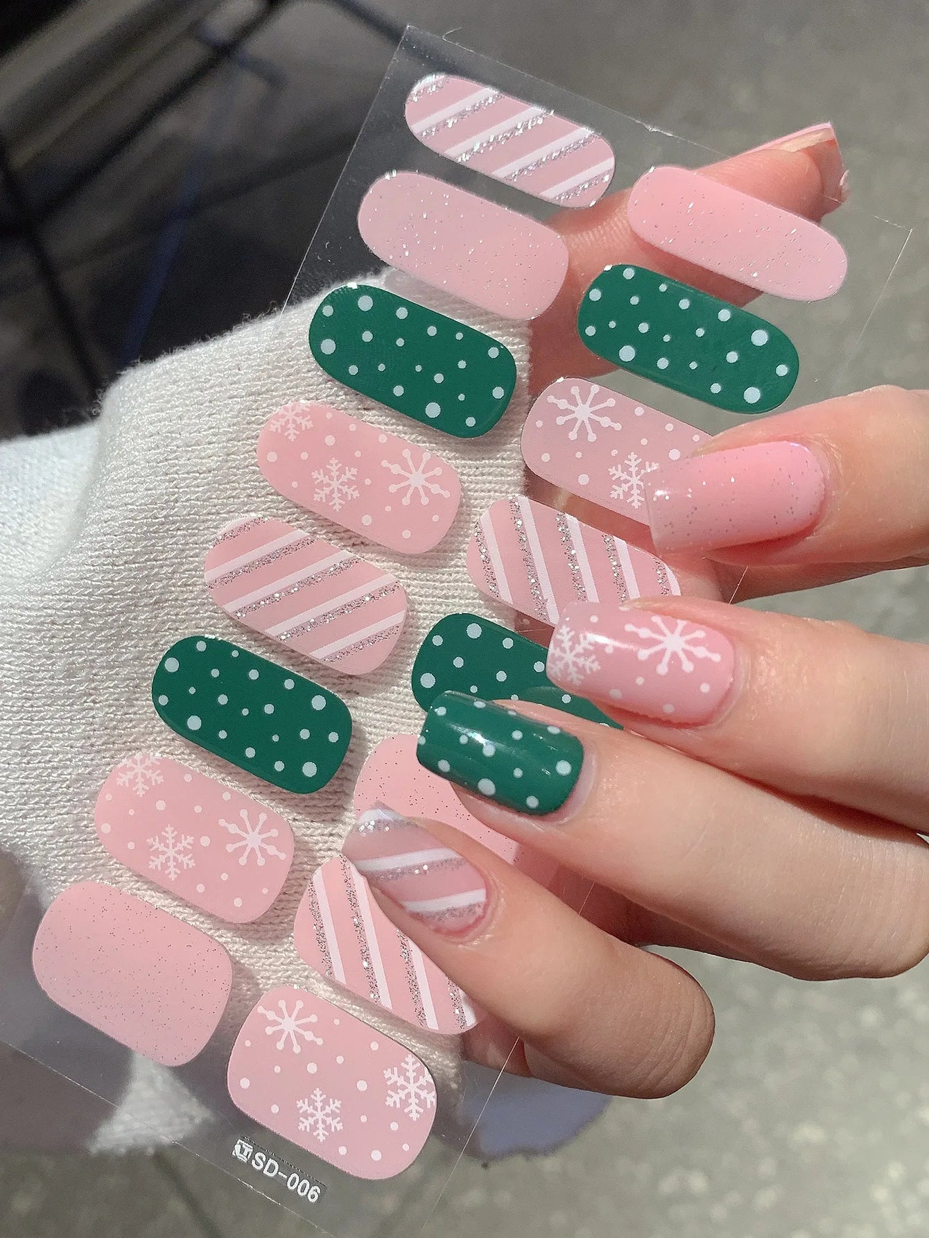 Maliben | Glitznail – Festive Christmas Nails Quick, Complete Without Salon