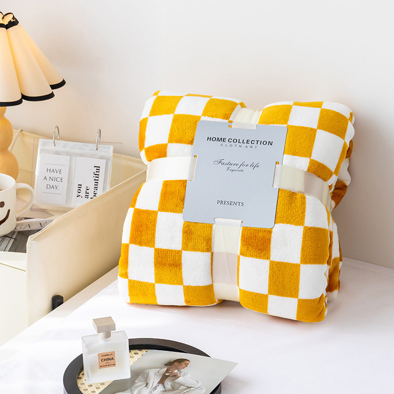 Maliben Stylish blanket in checkered pattern for your home