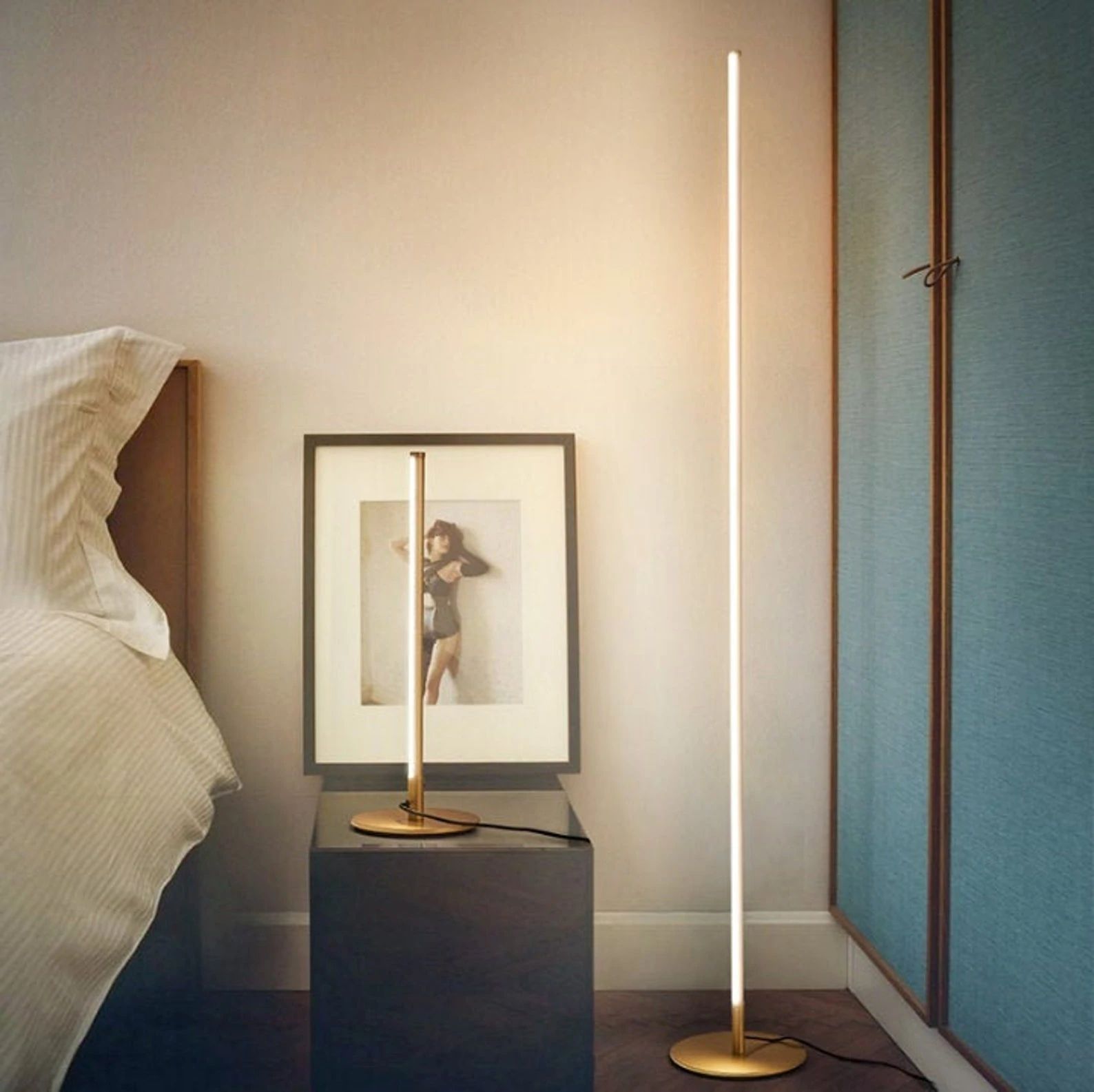 Lightmoon modern floor lamp — Maliben bedroom