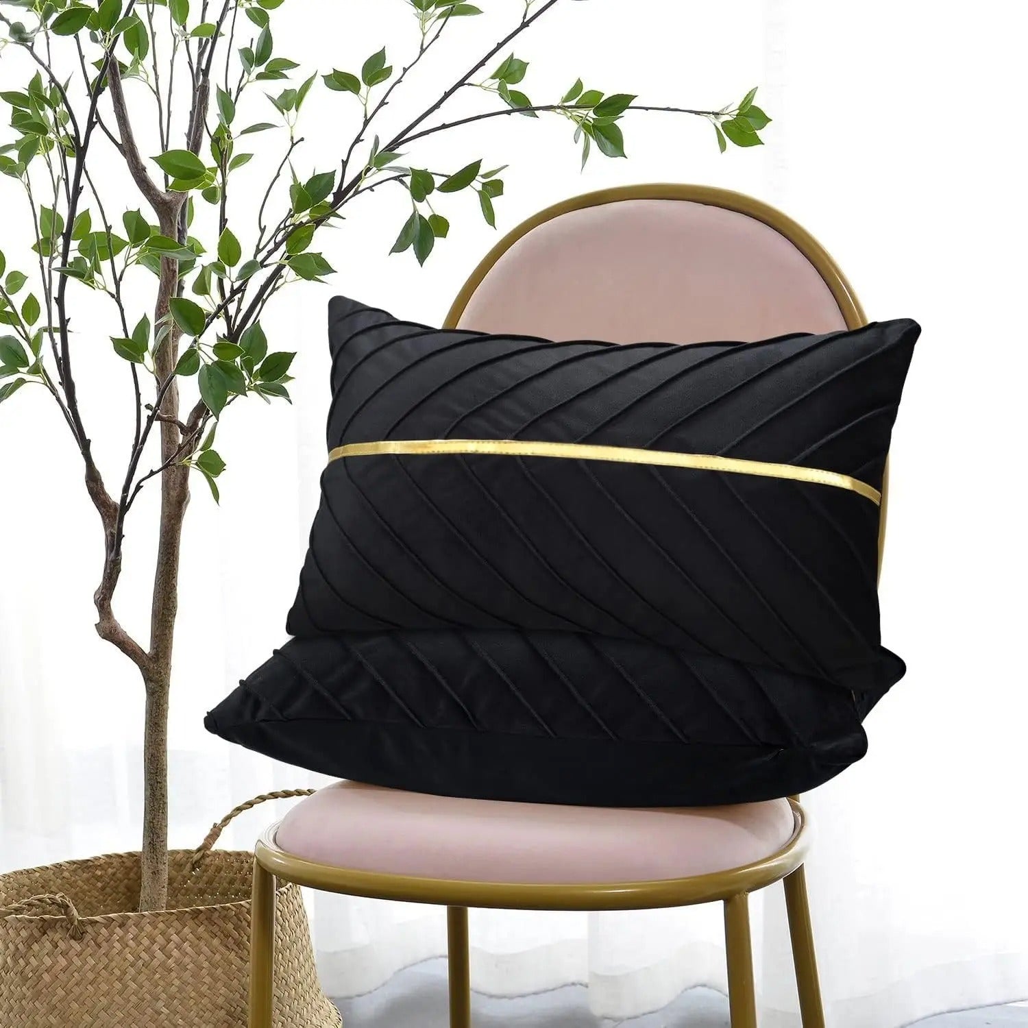 Maliben | Noir Élégance Cushion Cover - Luxury Velvet Cushion Cover With Gold Sequins - Refine Your Interior