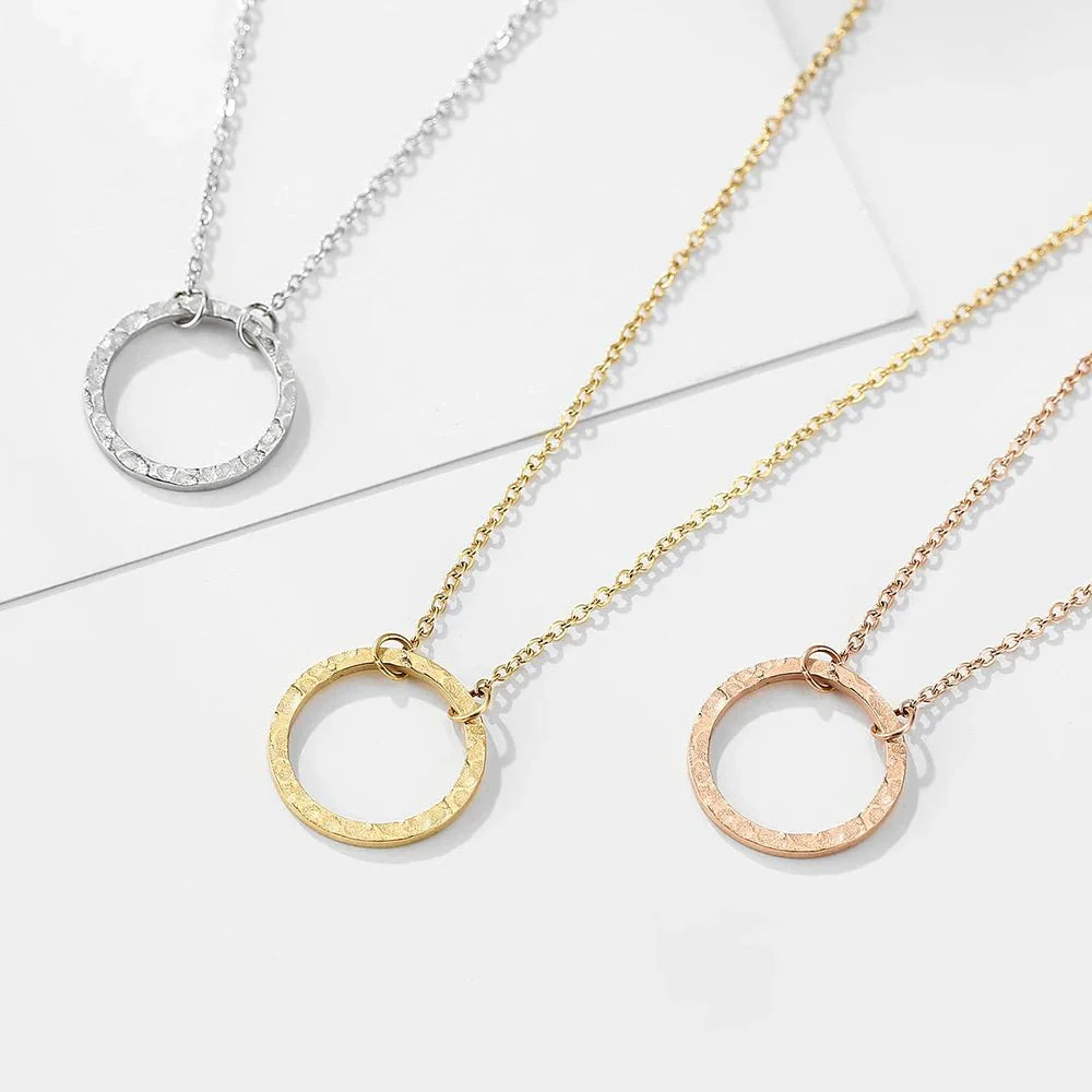 Maliben | Minimal Textured Circle Necklace