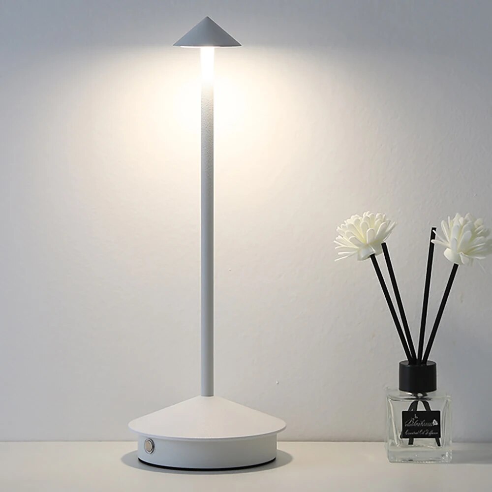 Maliben | Chic Glowlite Desk Lamp - Illuminate Your Workspace