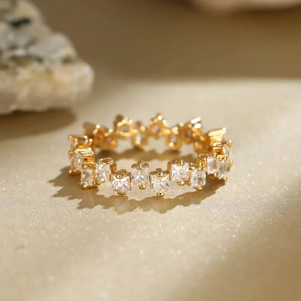 Maliben | Scattered Cubic Diamonds Dainty Ring